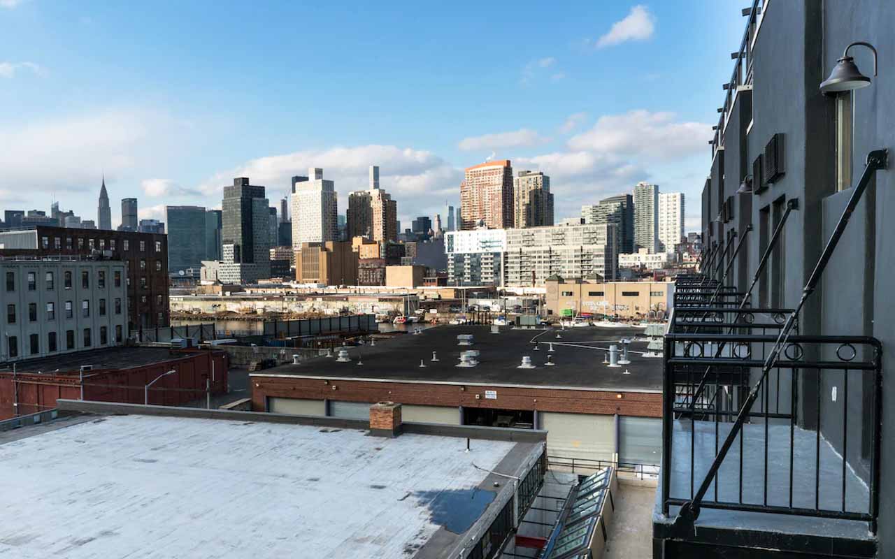 brooklyn-hotel-with balcony