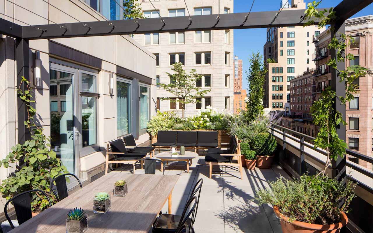 hotel-in-manhattan with-balconies