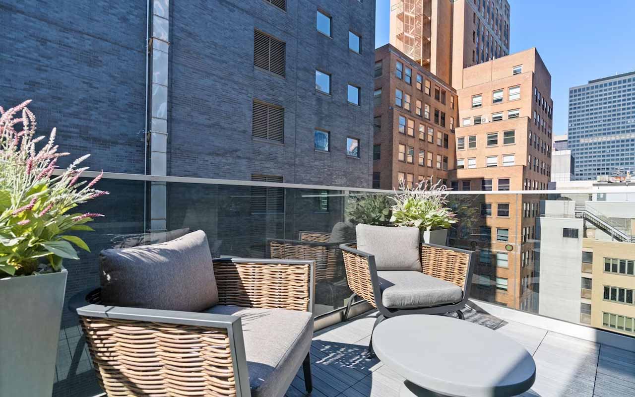 hotel-in-manhattan-with-balconies