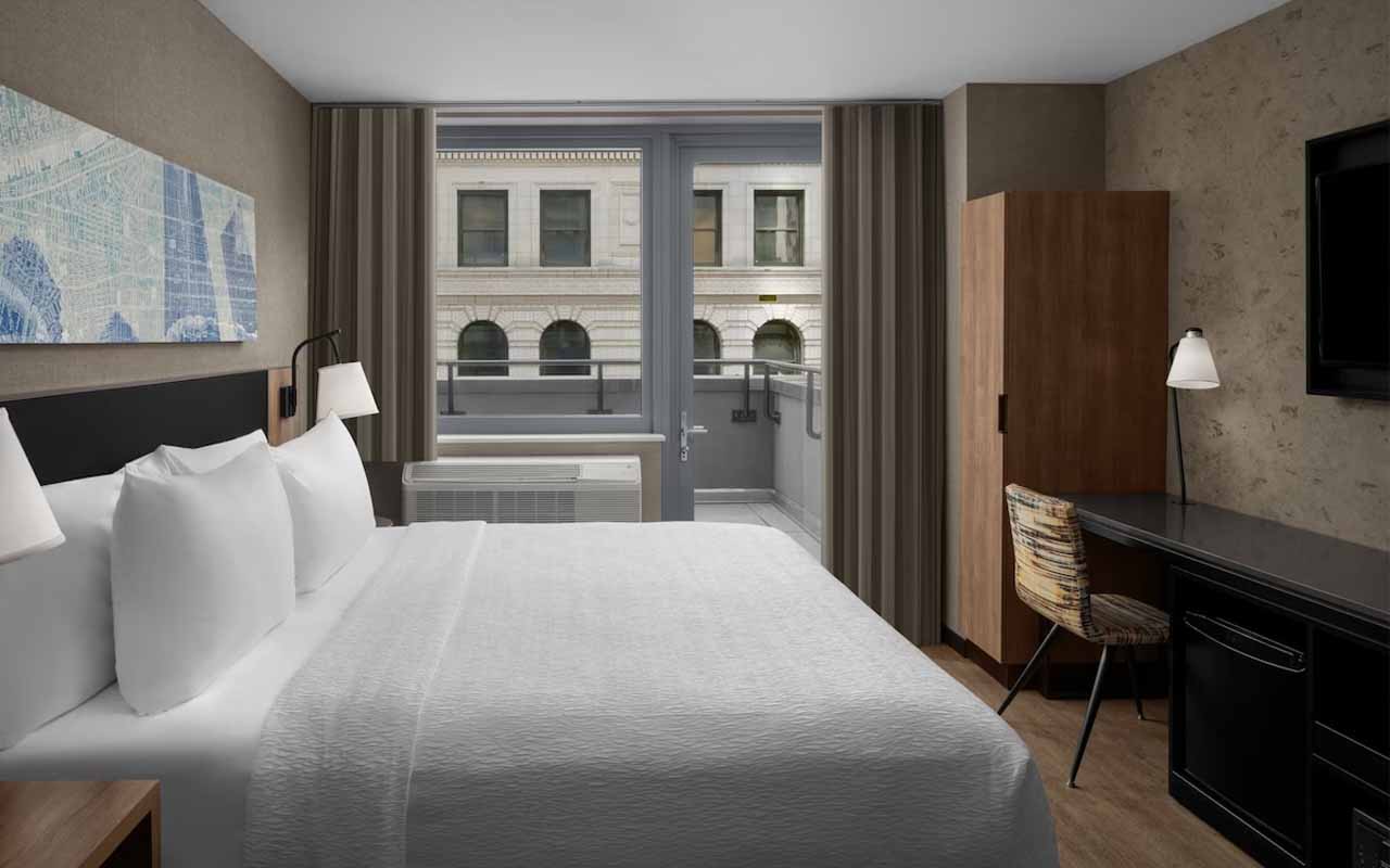 hotel-in manhattan-with balcony