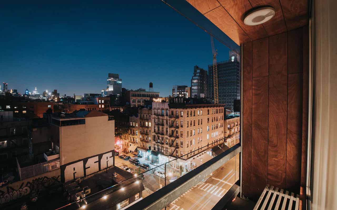hotel-in manhattan-with-balcony