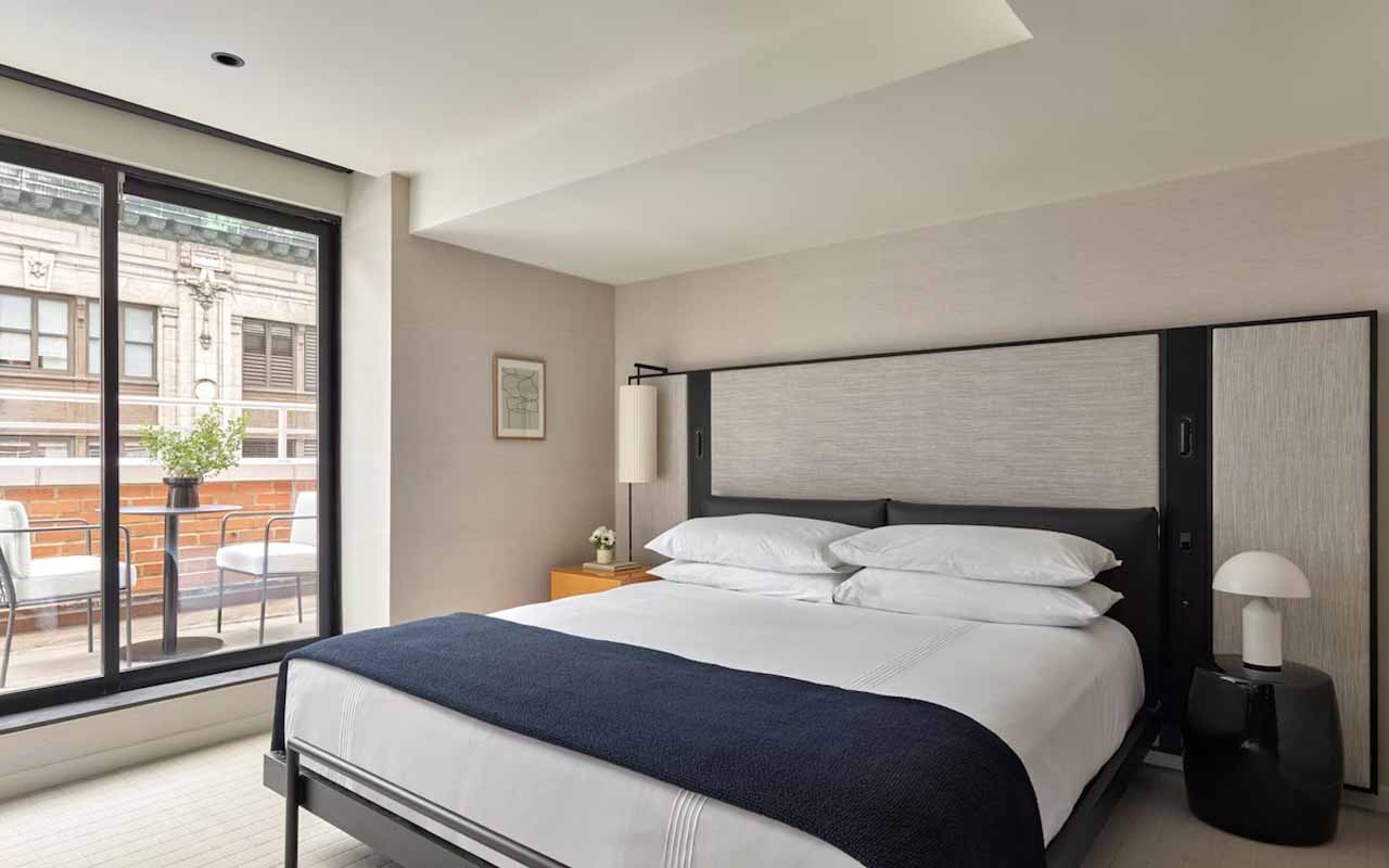 hotel in-manhattan-with-balcony