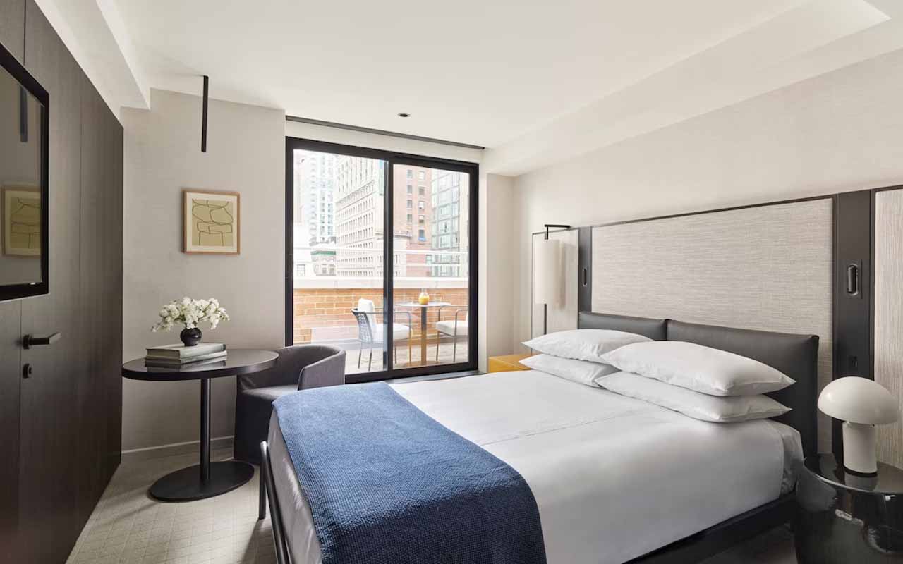 hotel-in-manhattan-with-balcony