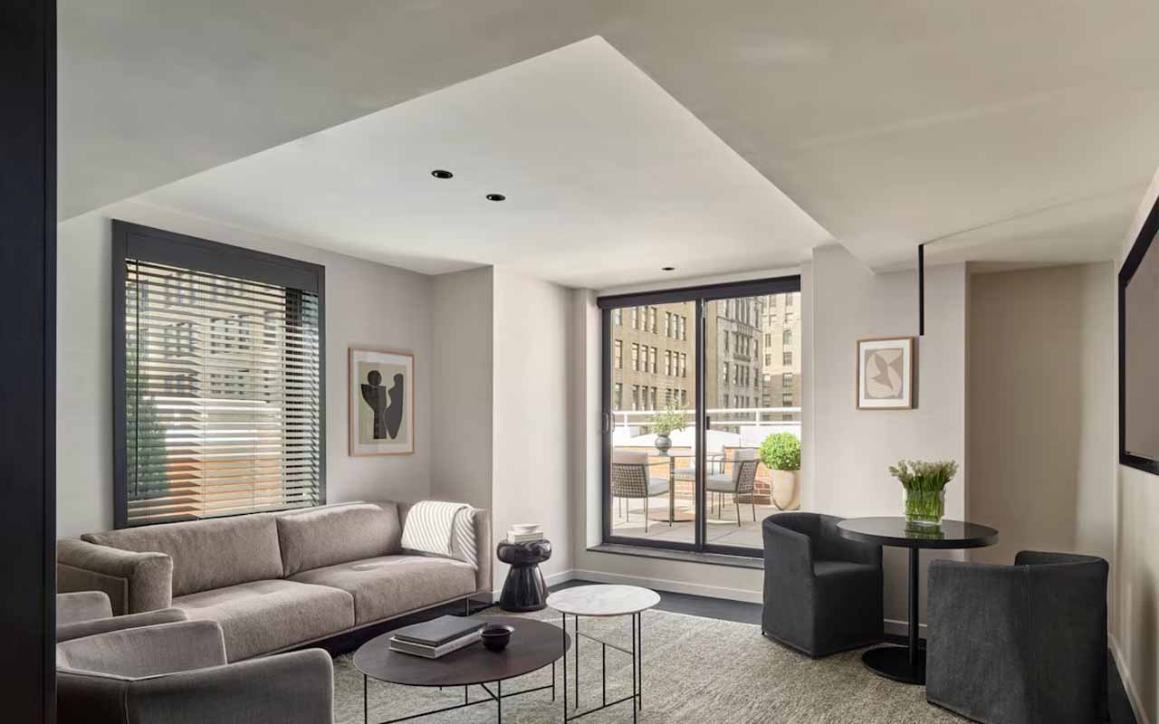 hotel-in-manhattan-with balcony