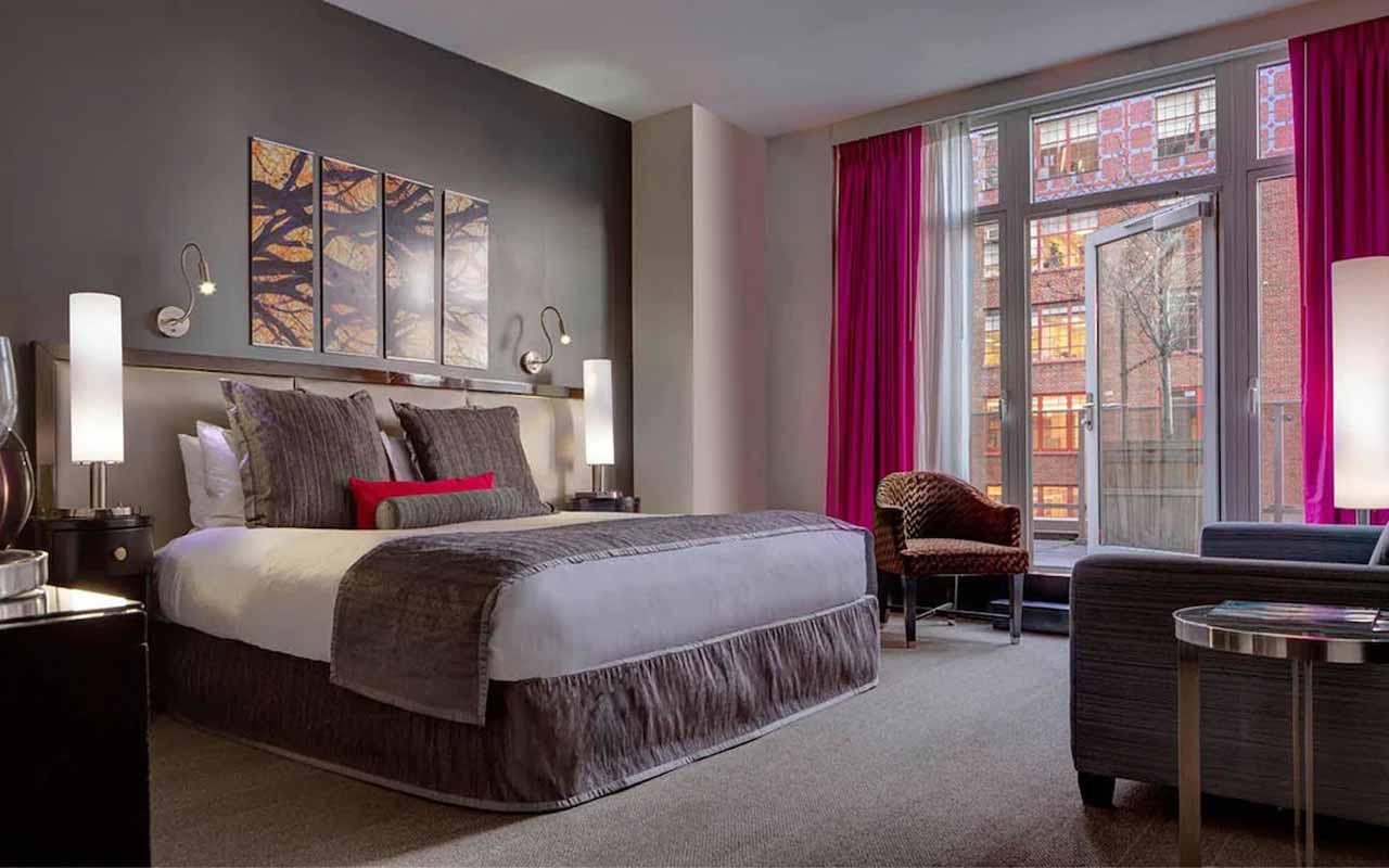 hotel-in-manhattan with balcony