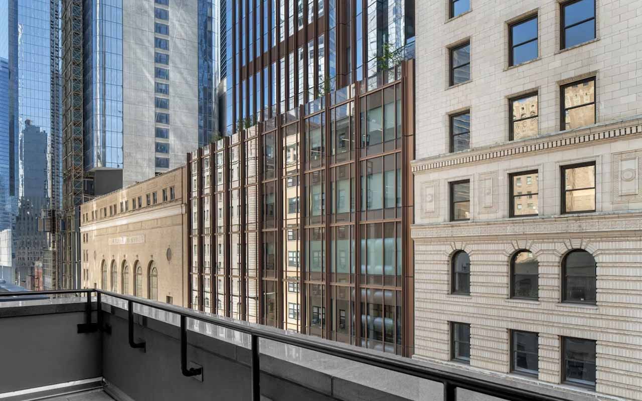 hotel in-manhattan-with balcony