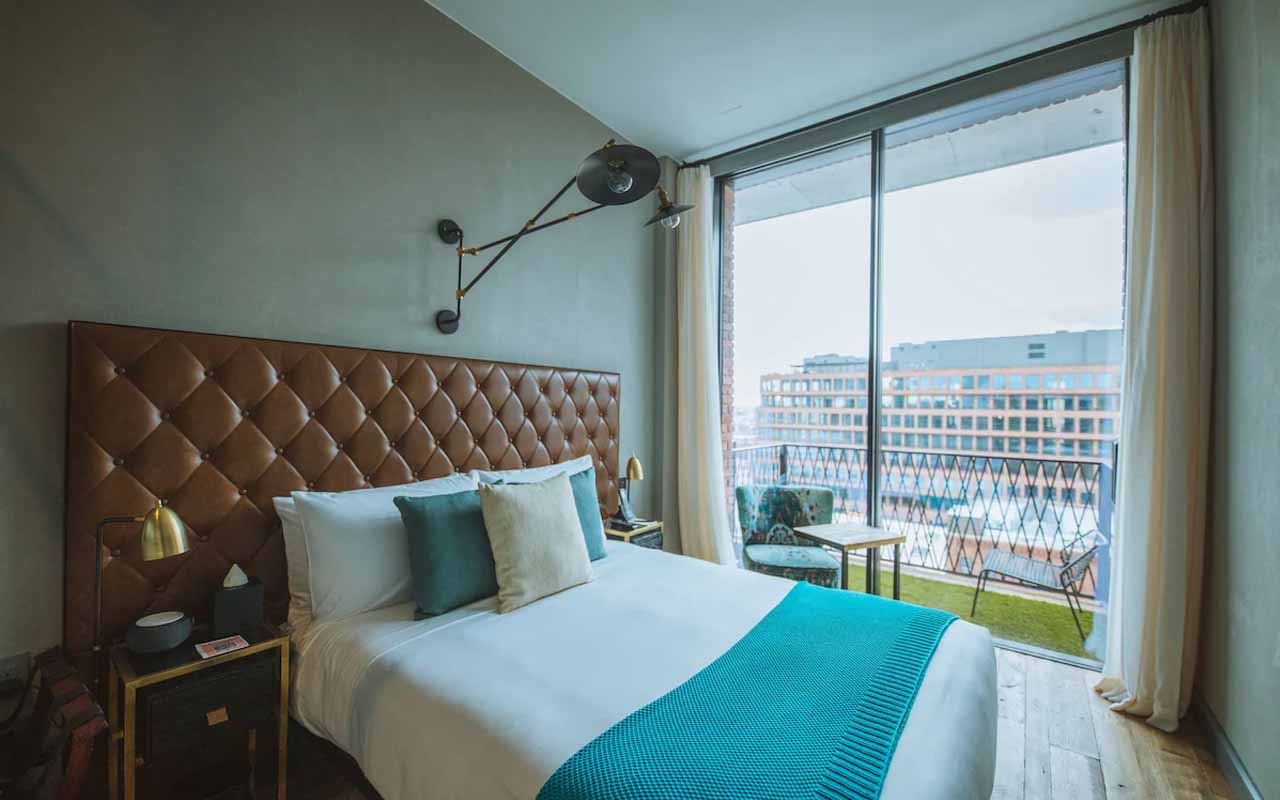 hotels-downtown brooklyn-with-balcony