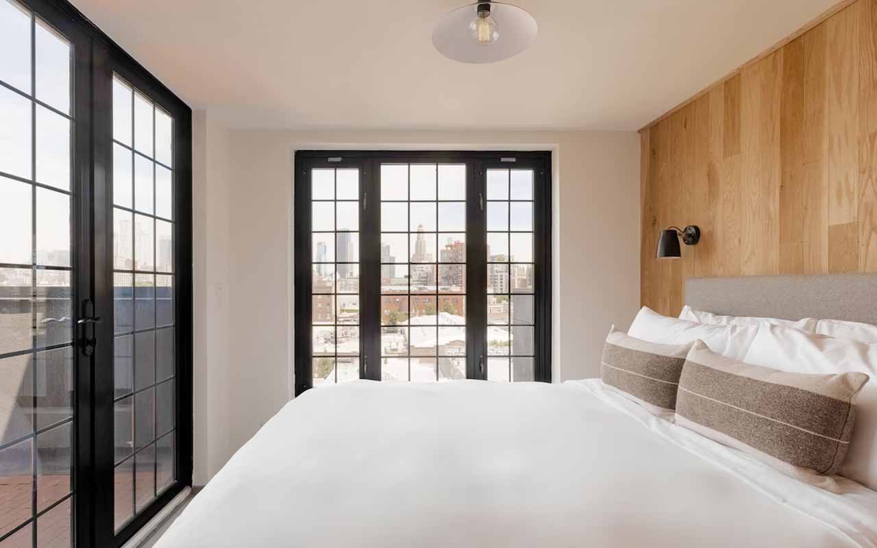 hotels-downtown-brooklyn-with balcony