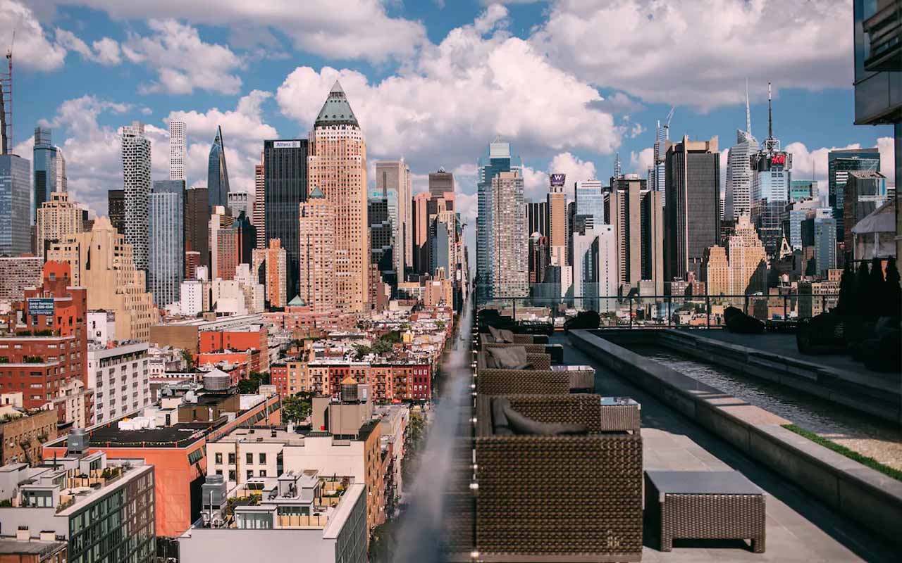 hotels-in-manhattan-with balcony
