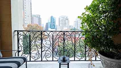 hotels with balconies in texas