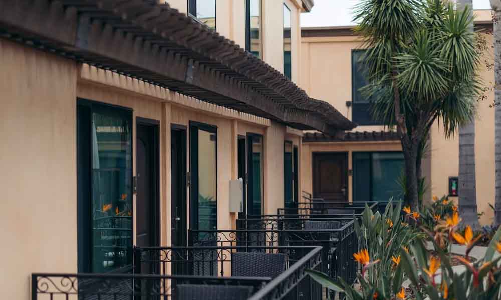 long beach hotels with-balcony